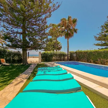 Villa Beachfront Costa