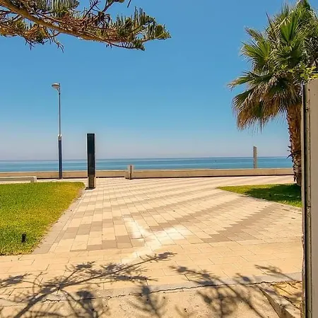 Beachfront Costa Вилла Торрокс-Коста