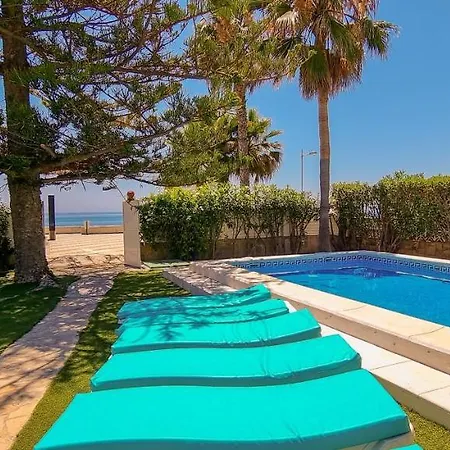 Вилла Beachfront Costa
